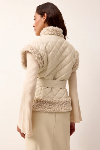 Beatrice Vest, Polar