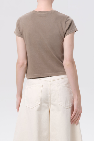 AGOLDE Adine organic cotton fitted tee in Trail.