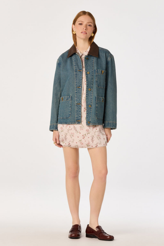 ASTR Leslie Jacket in Dirty Denim with brown contrast collar and buttoned patch pockets.