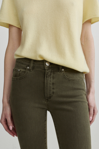 DL1961 Mara Straight Ankle Jean in Pine green with a mid-rise waist, slim straight leg, and cropped ankle length.