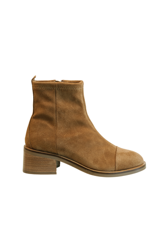 Betty Boot, Farro