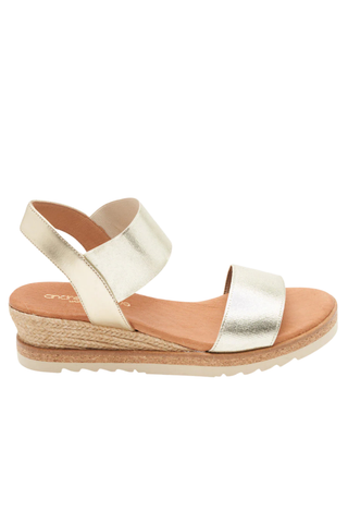 Neveah Sandal, Platino