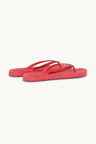 Ilse Jacobsen Cheerful Flip Flops in Raspberry with textured sole, lightweight rubber construction, and slim shimmering straps