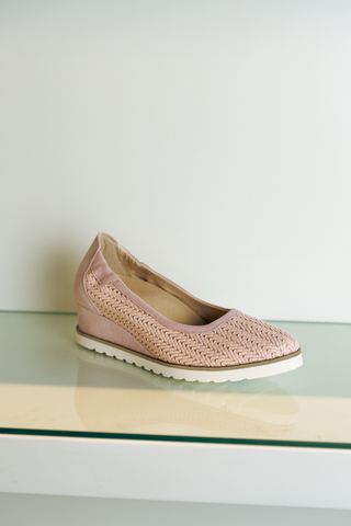 Softwaves Natie wedge in blush raffia with woven upper and low wedge heel