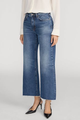 FRAME The Swing jeans in Lucky Raw After featuring a medium blue wash, high rise, cropped wide-leg silhouette, and raw hem.