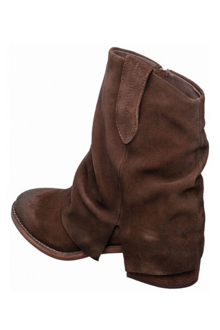 Tarah Boot, Chocolate