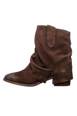 Tarah Boot, Chocolate