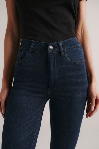 DL1961 Bridget Boot 33' Jean in Dark Indigo featuring a high-rise bootcut silhouette, deep indigo wash, and long 33-inch inseam.