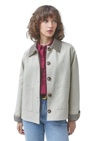 Suncoo Envy Jacket in Greige featuring a button front, pointed contrast collar, long sleeves, and relaxed silhouette.