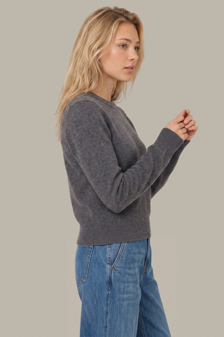 525 America Emerson Cashmere Crew in Grey Heather featuring a classic crew neckline, long sleeves, and a soft 100% cashmere knit.