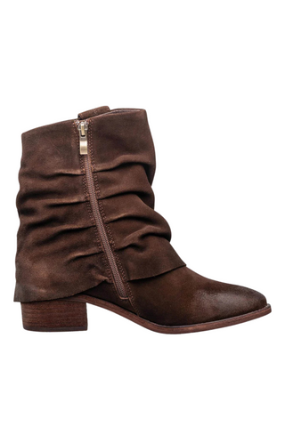 Tarah Boot, Chocolate
