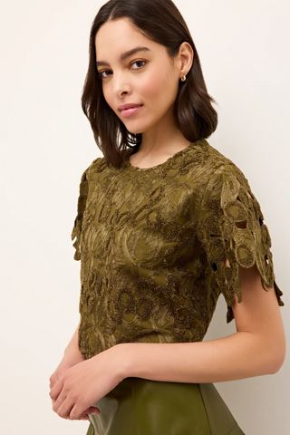 Pelumi Top, Clover