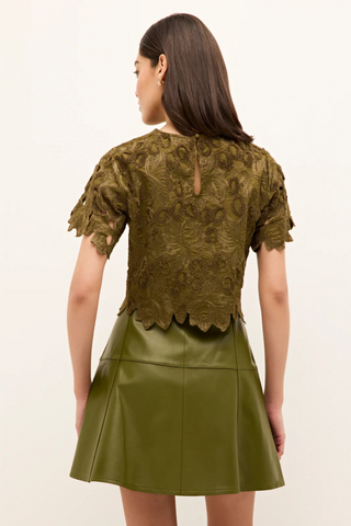 Pelumi Top, Clover